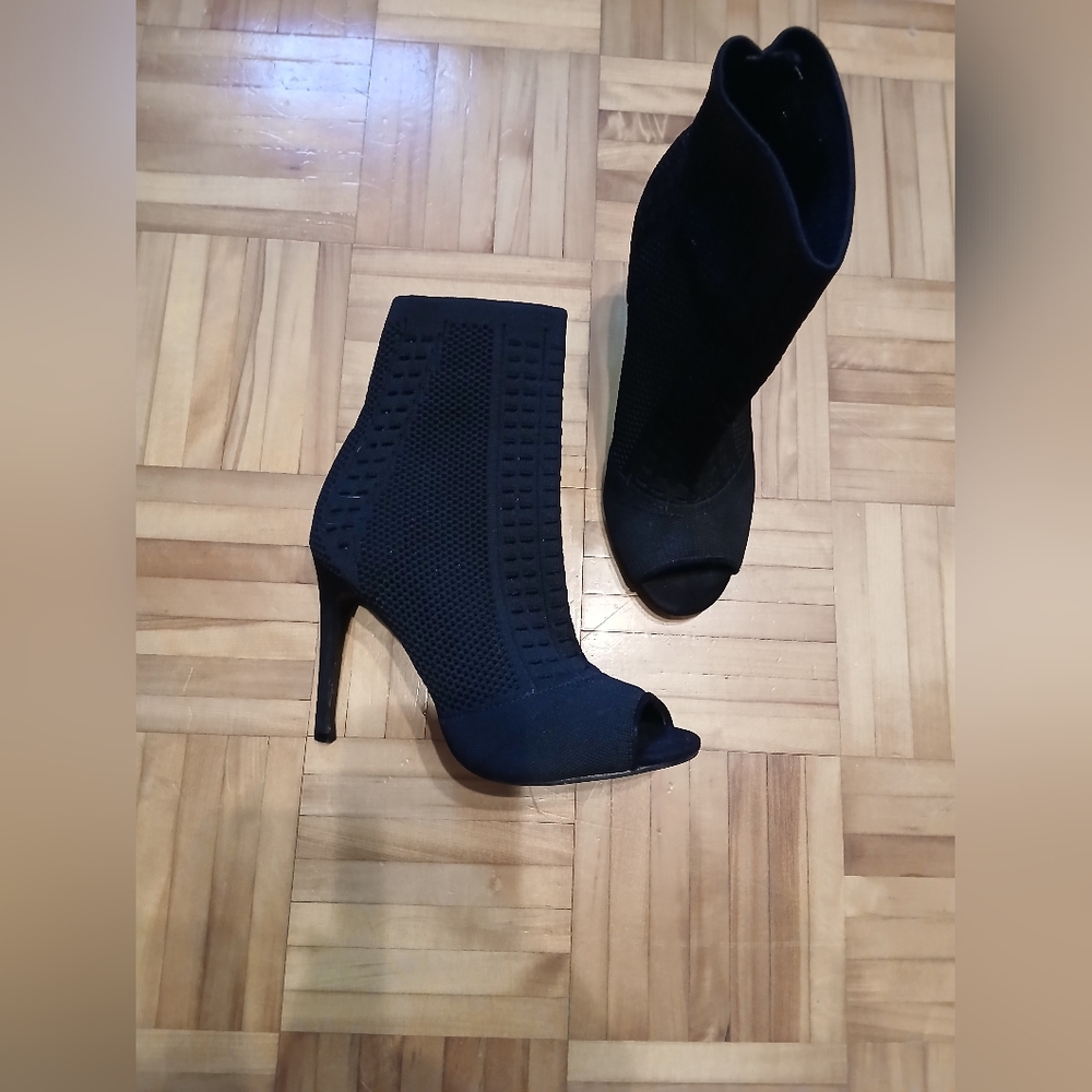 YOKI Black Peep-Toe Heeled Boots.Size 7.5